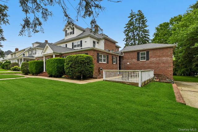 77 Andrew Street, Manhasset, NY 11030