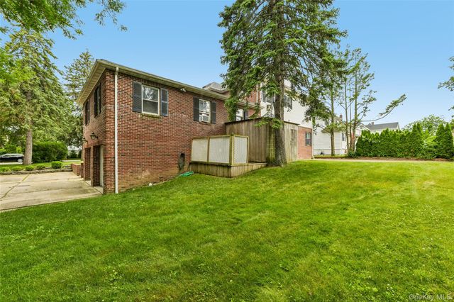 77 Andrew Street, Manhasset, NY 11030