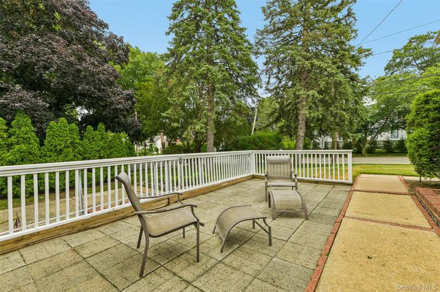 77 Andrew Street, Manhasset, NY 11030