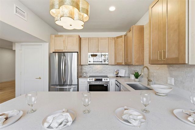 557 PINELLAS BAYWAY S 203, Tierra Verde, FL 33715