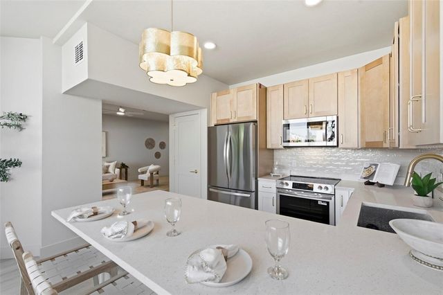 557 PINELLAS BAYWAY S 203, Tierra Verde, FL 33715