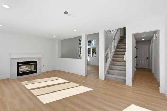 8916 Mandalay Way, Elk Grove, CA 95624