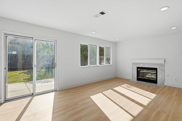 8916 Mandalay Way, Elk Grove, CA 95624