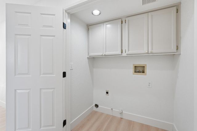 8916 Mandalay Way, Elk Grove, CA 95624