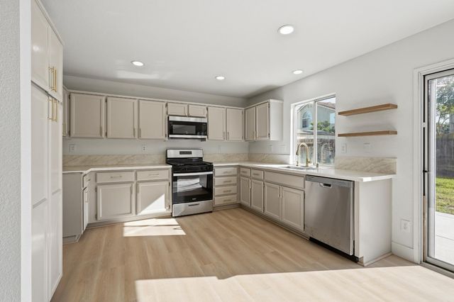 8916 Mandalay Way, Elk Grove, CA 95624