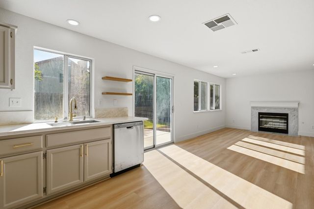 8916 Mandalay Way, Elk Grove, CA 95624