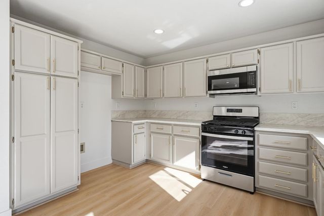 8916 Mandalay Way, Elk Grove, CA 95624