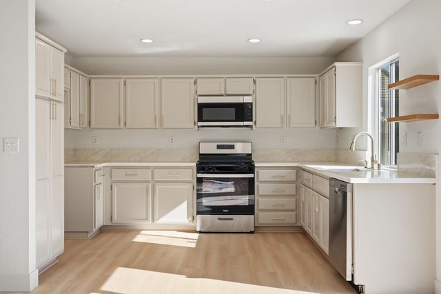 8916 Mandalay Way, Elk Grove, CA 95624