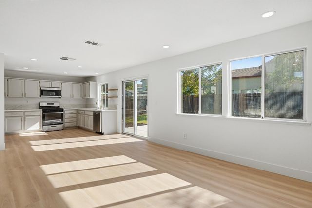 8916 Mandalay Way, Elk Grove, CA 95624