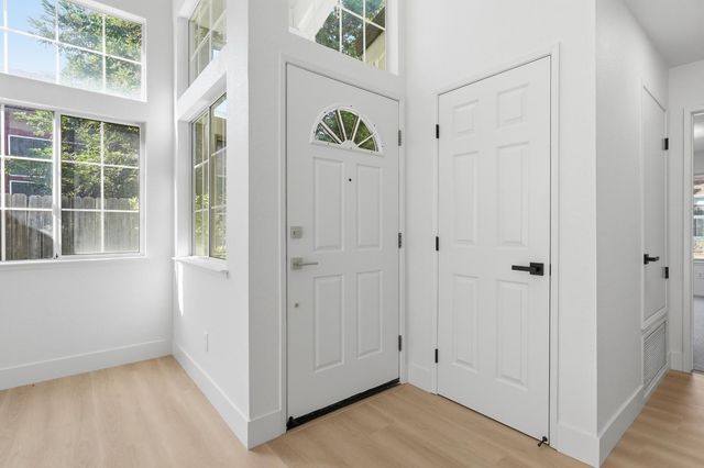 8916 Mandalay Way, Elk Grove, CA 95624