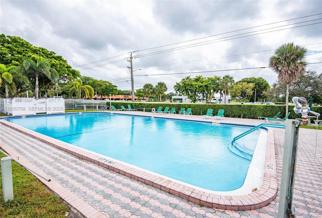 8521 NW 57th Ct, Tamarac, FL 33321