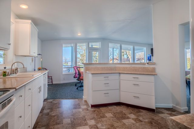 2600 Stearns Way SPC 22A, Medford, OR 97501