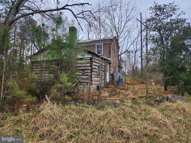 8228 FLIPPO DR, Fredericksburg, VA 22408