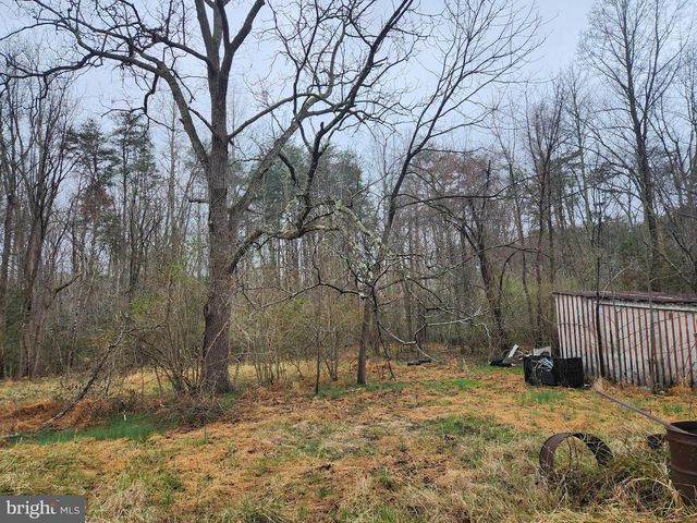 8228 FLIPPO DR, Fredericksburg, VA 22408