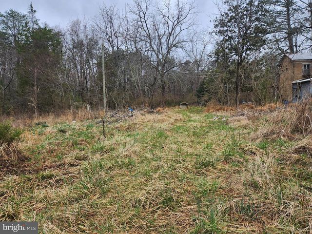 8228 FLIPPO DR, Fredericksburg, VA 22408