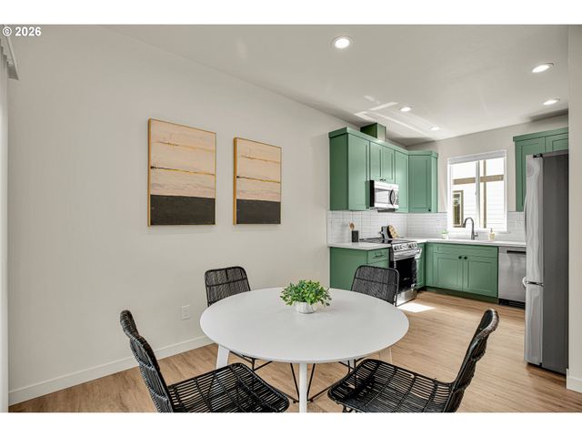 8075 Se Carlton St, Portland, OR 97206