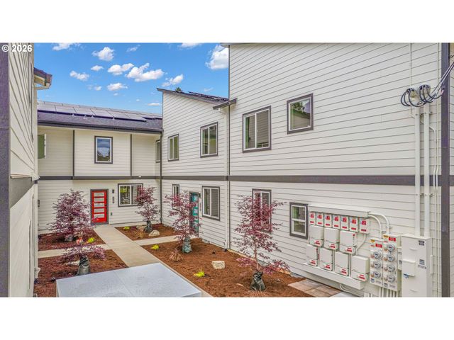 8075 Se Carlton St, Portland, OR 97206