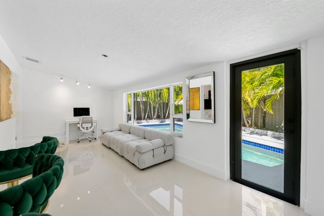 5210 NE 17th Terrace, Fort Lauderdale, FL 33334
