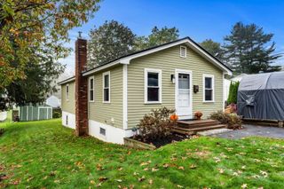 17 1/2 West Winkley St, Amesbury, MA 01913