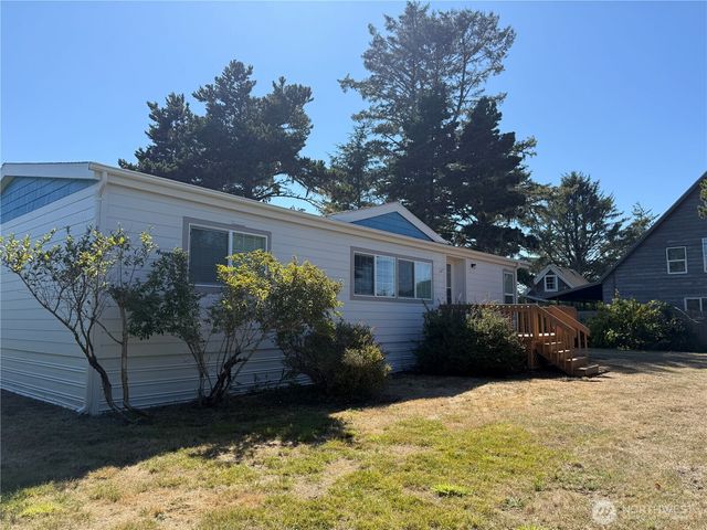 1214 50th Place, Seaview, WA 98644
