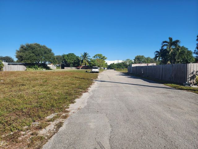 1591 NW 19th Ave, Pompano Beach, FL 33069