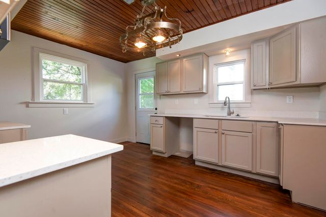 503 Mcnatt Avenue, Aurora, MO 65605