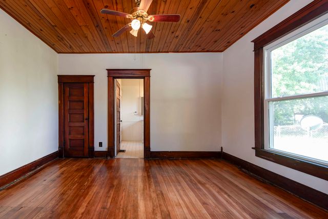 503 Mcnatt Avenue, Aurora, MO 65605