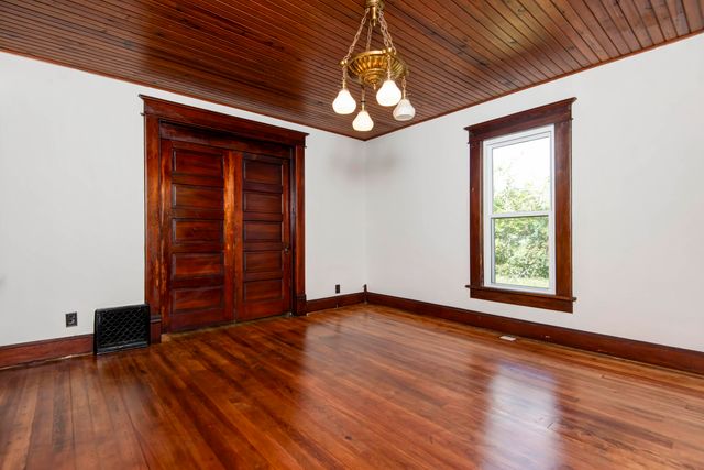 503 Mcnatt Avenue, Aurora, MO 65605