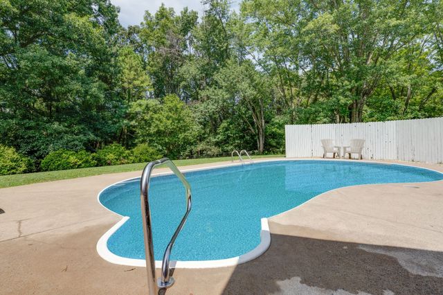 1075 Batson Mill Rd, Charlotte, TN 37036