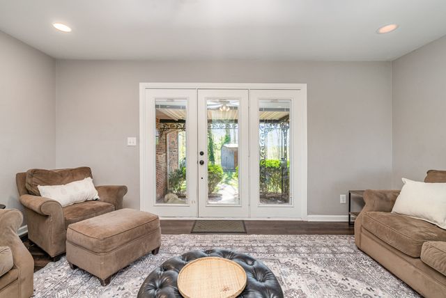 1075 Batson Mill Rd, Charlotte, TN 37036