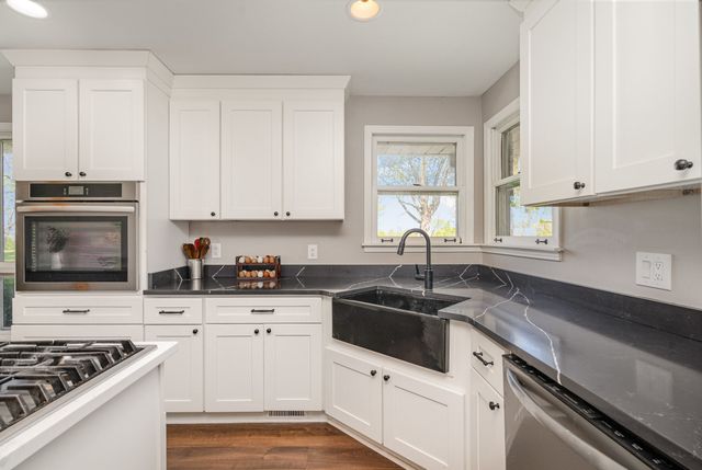 1075 Batson Mill Rd, Charlotte, TN 37036