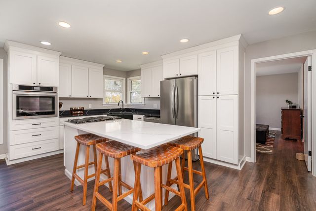 1075 Batson Mill Rd, Charlotte, TN 37036