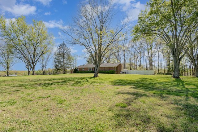 1075 Batson Mill Rd, Charlotte, TN 37036