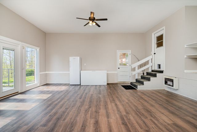 1075 Batson Mill Rd, Charlotte, TN 37036