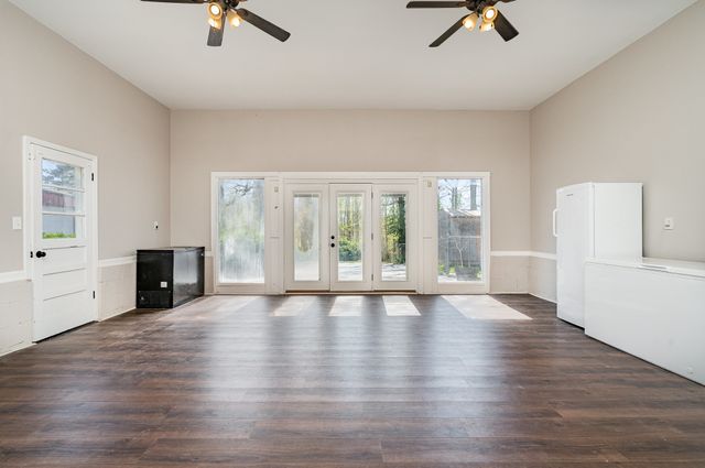 1075 Batson Mill Rd, Charlotte, TN 37036