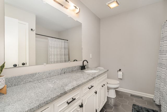 1075 Batson Mill Rd, Charlotte, TN 37036