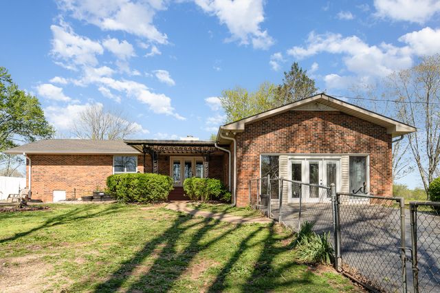 1075 Batson Mill Rd, Charlotte, TN 37036