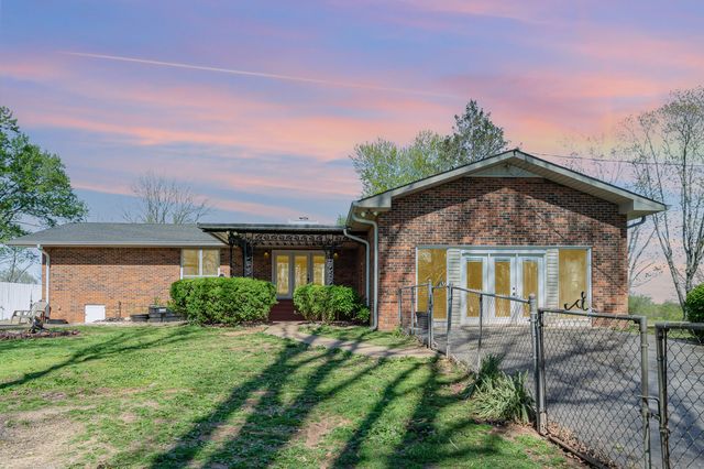 1075 Batson Mill Rd, Charlotte, TN 37036