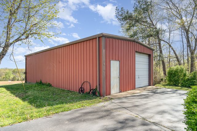 1075 Batson Mill Rd, Charlotte, TN 37036