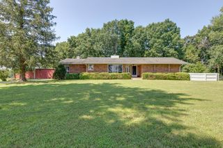 1075 Batson Mill Rd, Charlotte, TN 37036