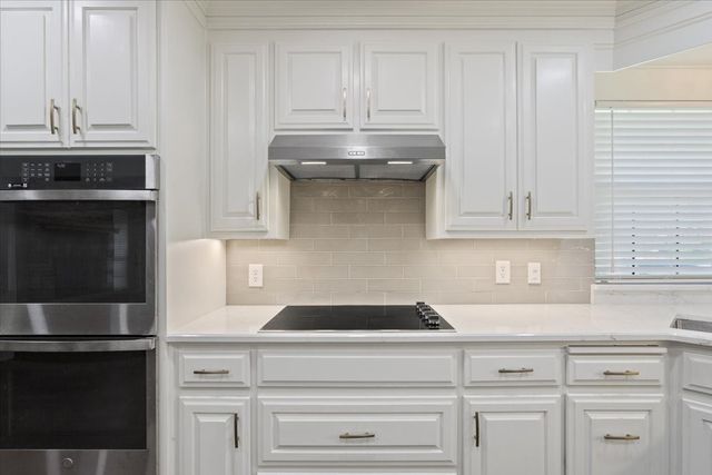 9402 Oak Hill Drive, Woodway, TX 76712