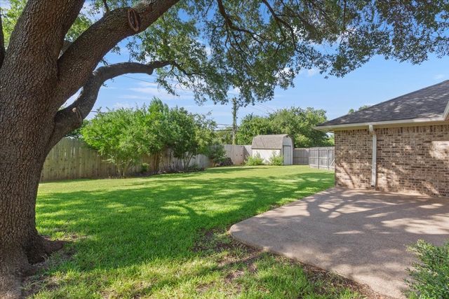 9402 Oak Hill Drive, Woodway, TX 76712