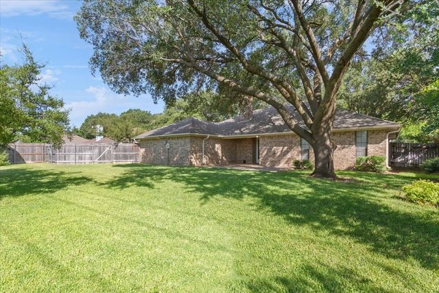 9402 Oak Hill Drive, Woodway, TX 76712
