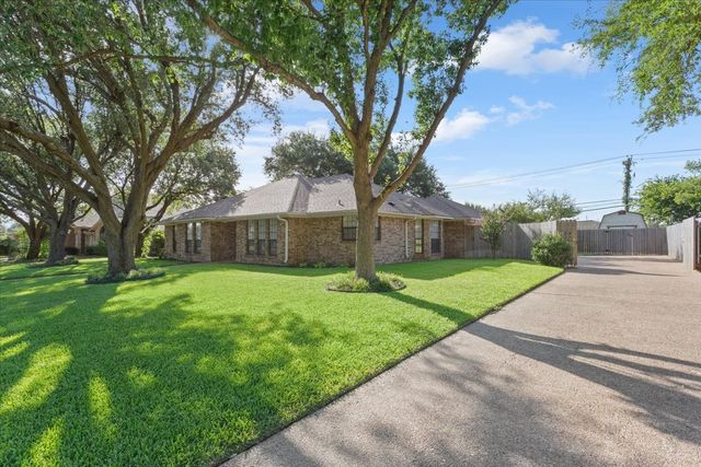 9402 Oak Hill Drive, Woodway, TX 76712