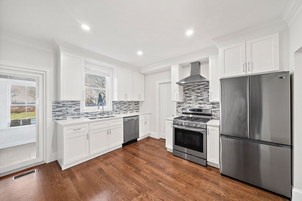 9 Shaw Ct 9, Plymouth, MA 02360