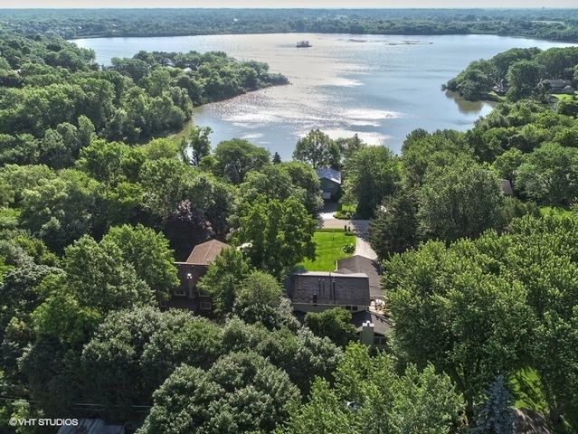 910 Division Street, Barrington, IL 60010