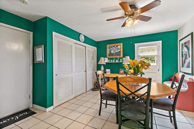 910 Division Street, Barrington, IL 60010