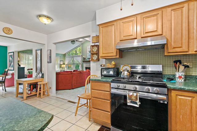 910 Division Street, Barrington, IL 60010