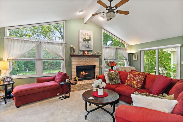 910 Division Street, Barrington, IL 60010