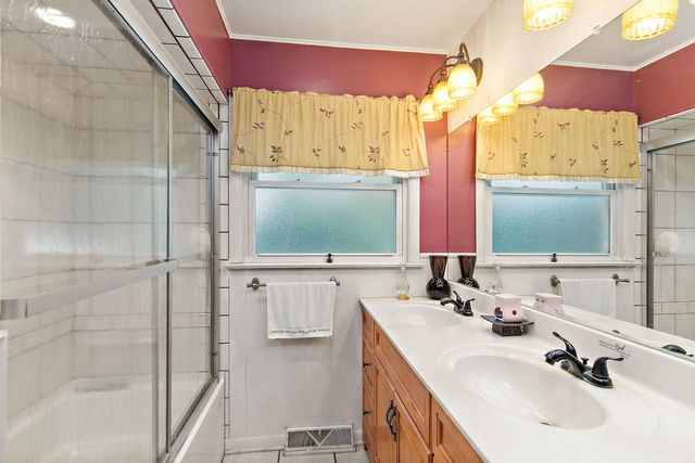 910 Division Street, Barrington, IL 60010